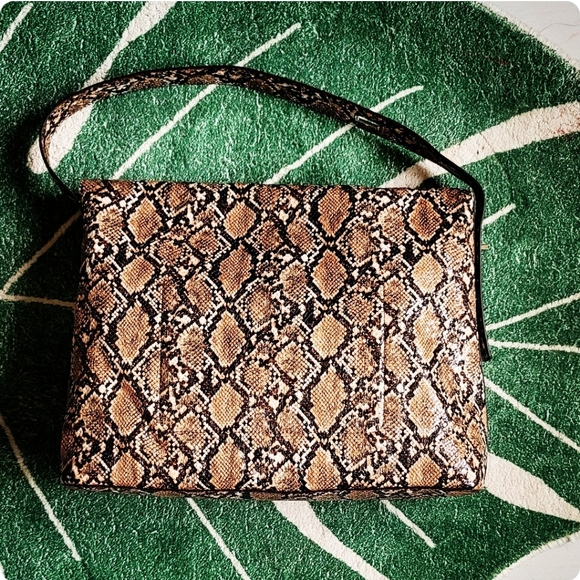 🐍 NWT DKNY Tania Hobo Bag in Python 🐍 - Picture 7 of 14